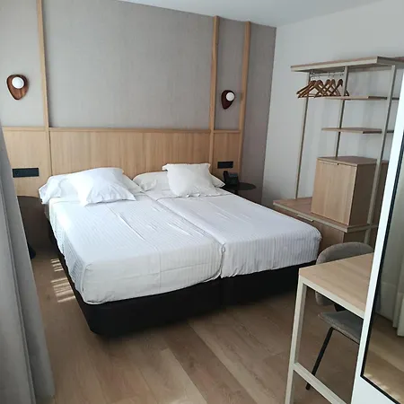 Hotel Rocas De 2*