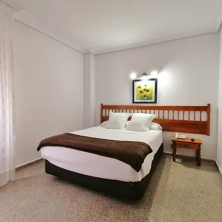 Hotel Las Rocas De 2*