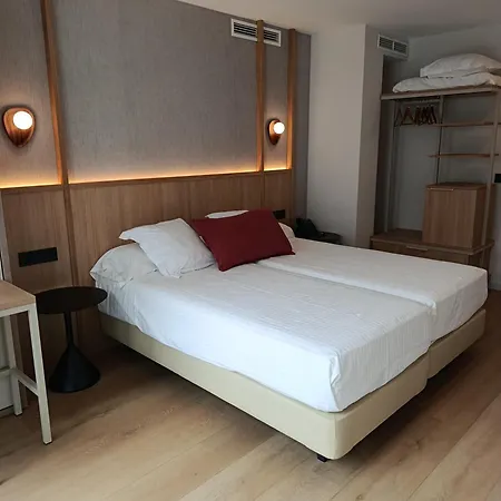 Rocas De Hotel Isla Plana